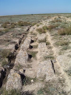 Каменные колеи полуострова Апшерон. Азербайджан.