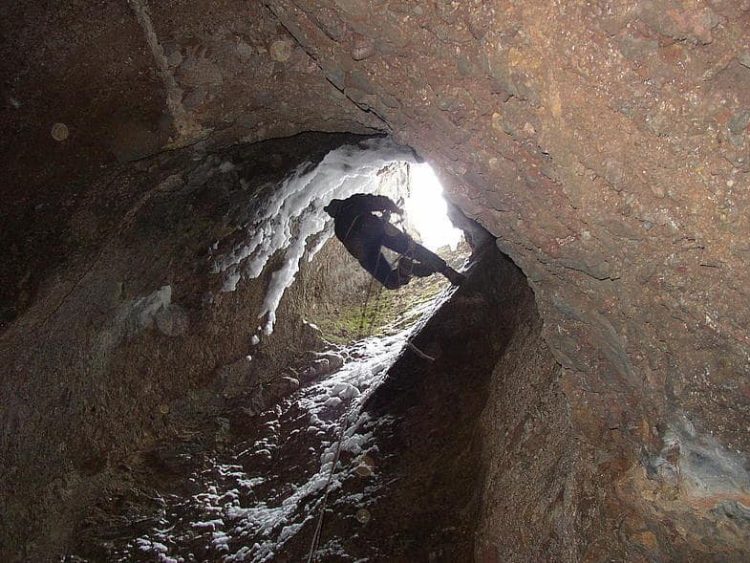 Spouštění do jeskyně Badžejská, Krasnojarský kraj