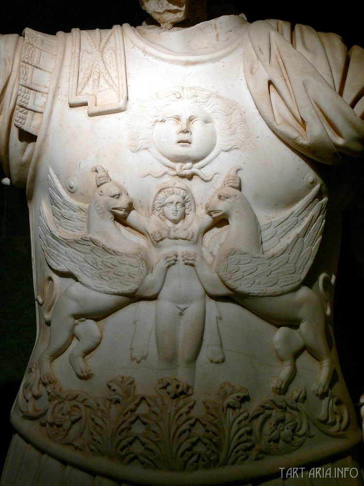 Фрагмент скульптуры императора Траяна, 2 век н.е., археологический музей Антальи. Источник